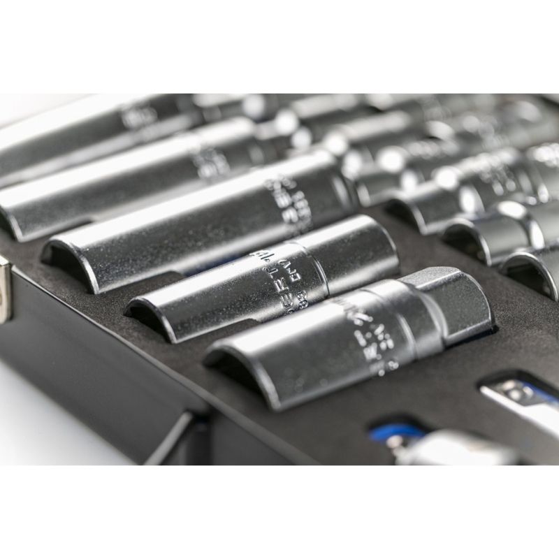 Набор инструментов 1/2" 3/8" 29шт CrV CrMo Hogert в кейсе (HT1R480)